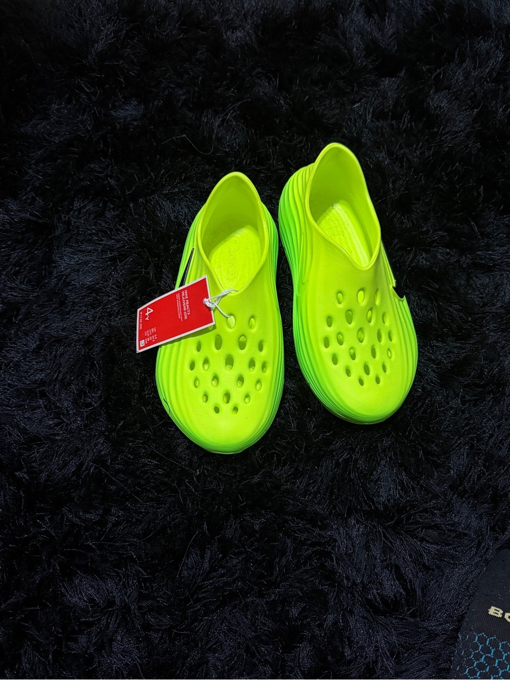 Nike ReactX Rejuven8 (GS). Size 4Y